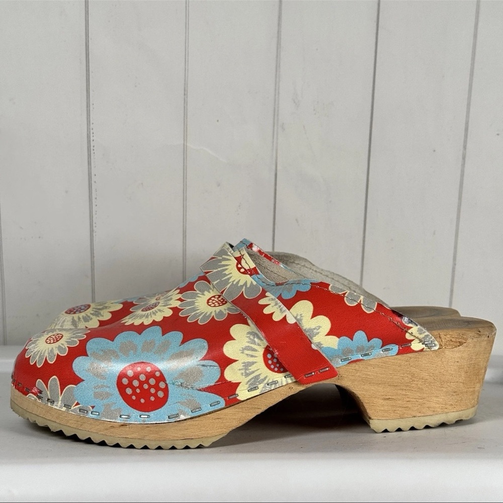 Holland Traditional 8.5 Floral Leather/Wooden Chunky Sweden Clogs Boho Cottage - Picture 2 of 10